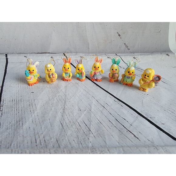 8 Easter chick 1" tall holding basket with eggs Resin Figures - Picture 1 of 9